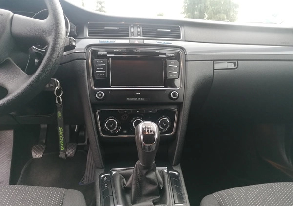 Skoda Superb cena 29999 przebieg: 218000, rok produkcji 2010 z Gniezno małe 436